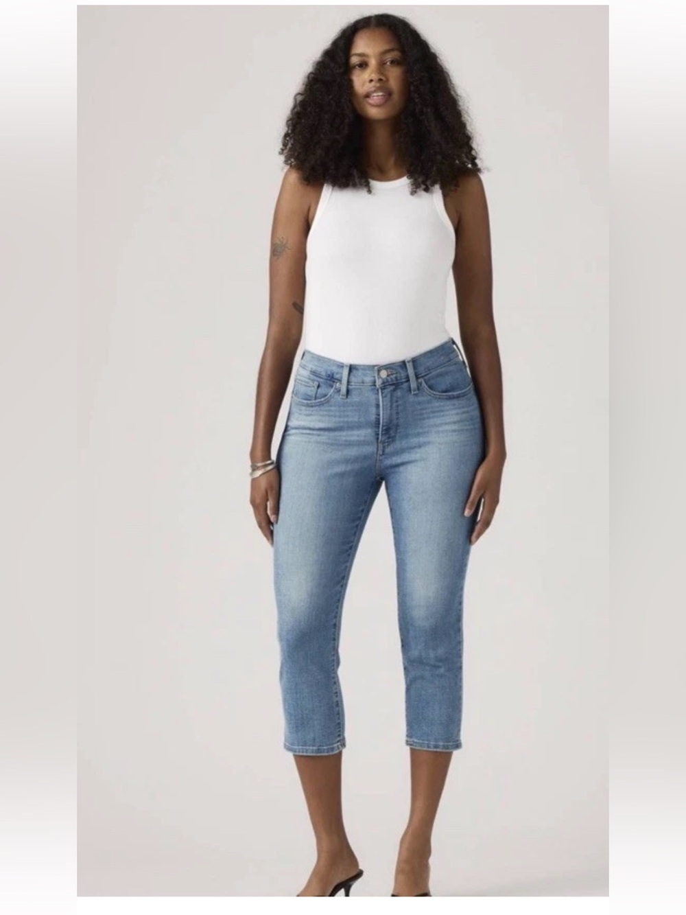 Levi's 311 Shaping Capris Size 29